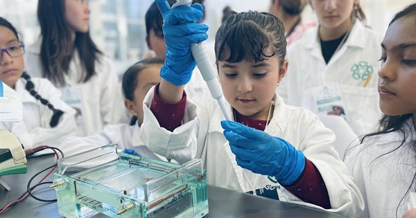 En el Cinvestav acercan a niñas a la ciencia